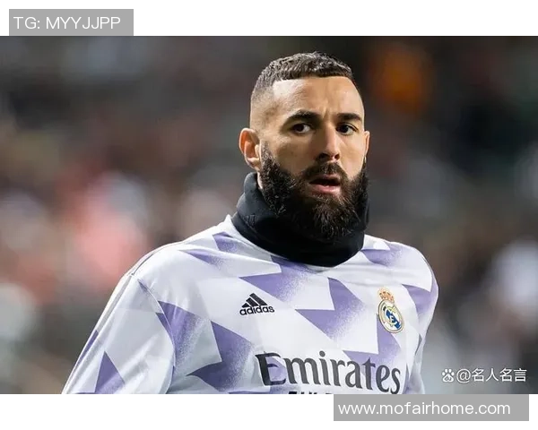 全球足坛巅峰之争：2025年十大足球球星排行榜揭秘