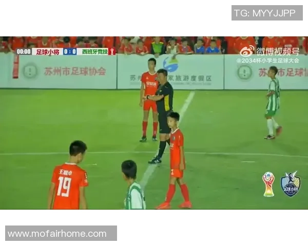 小贱贱与足球球星的奇遇记揭秘幕后人物与背后的故事