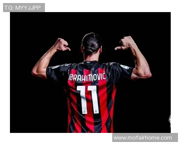 当绿茵场上掌声散去他独自低头背影显得格外忧伤