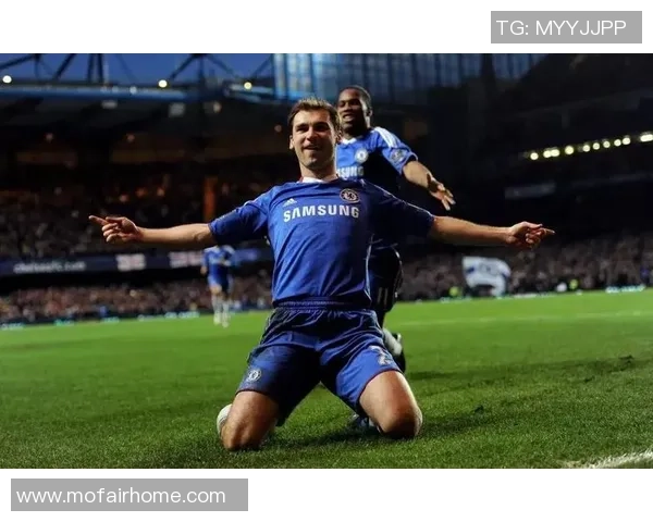 昔日足坛传奇球星回顾他们的辉煌岁月与传奇瞬间