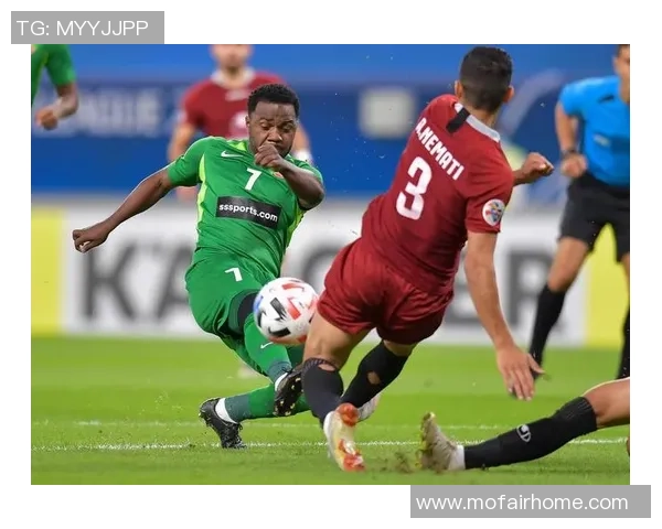 篮球足球球星相似之处探析：他们如何在赛场上展现卓越才华与领导力